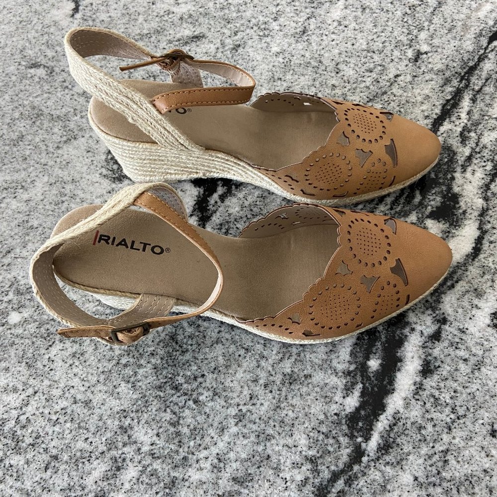 tan wedges